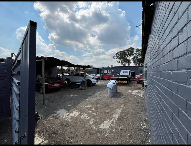 2,400M² WORKSHOP FOR SALE IN STRUBENVALE